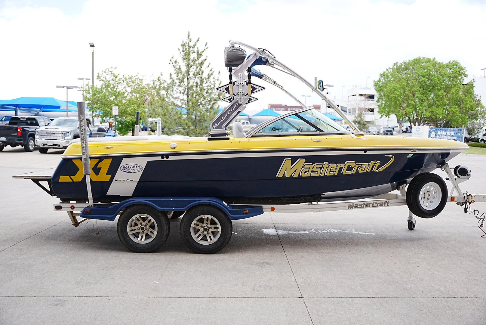 2007 MasterCraft X1 -NEW ENGINE, NEW WATER PUMP, NEW ALTERNATOR, NEW MANIFOLDS, NEW UPHOLSTERY!!!
