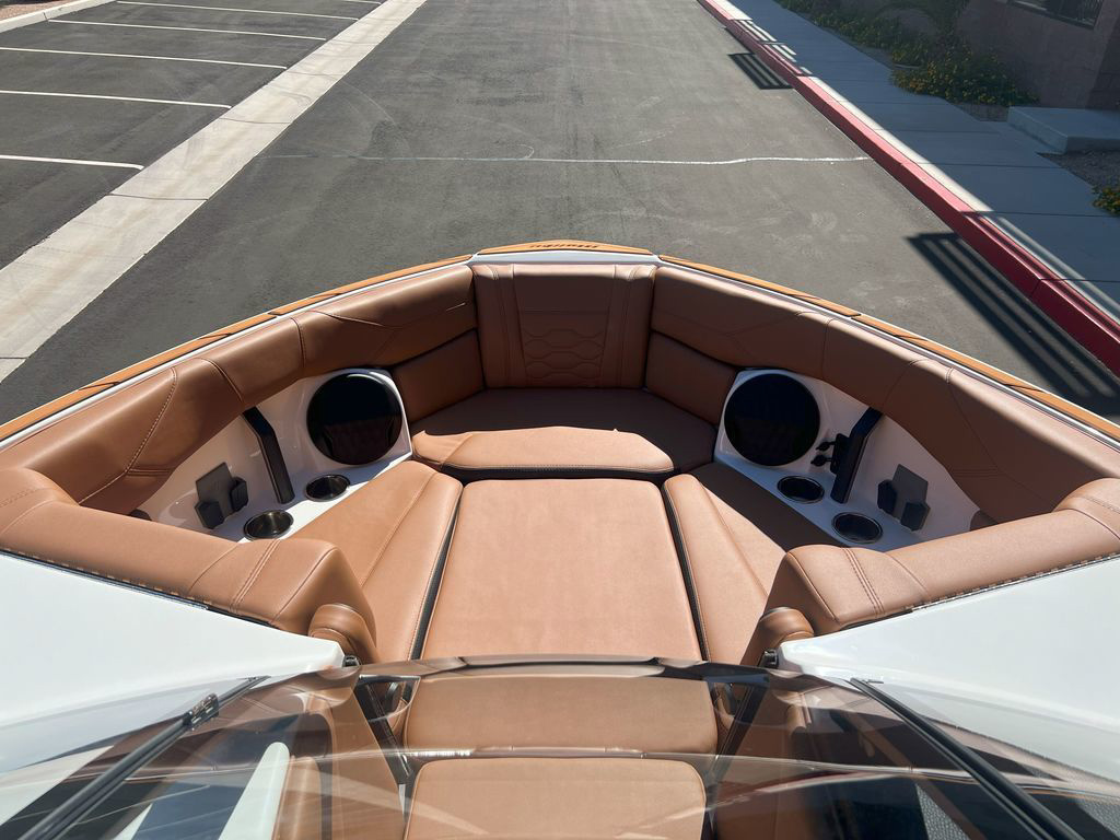 2025 Malibu 23 LSV