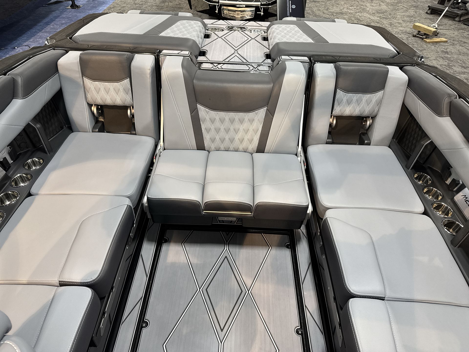 2025 Malibu M230