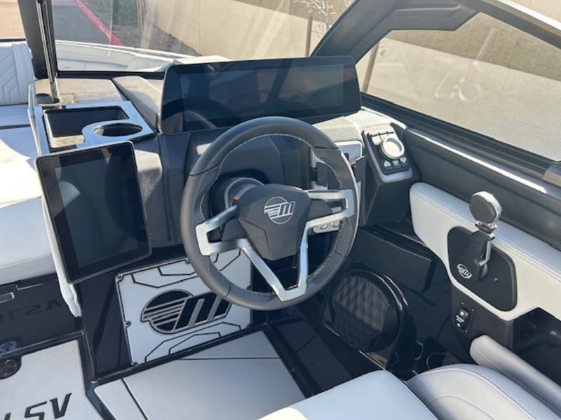2025 Malibu 25 LSV