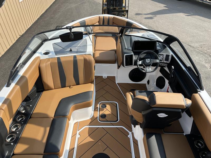 2023 Malibu 22 LSV