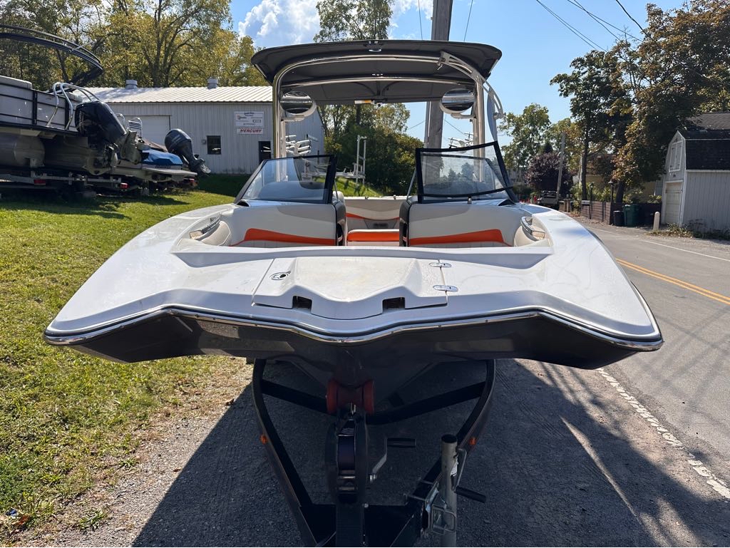 2014 Malibu Boats Wakesetter 22 MXZ
