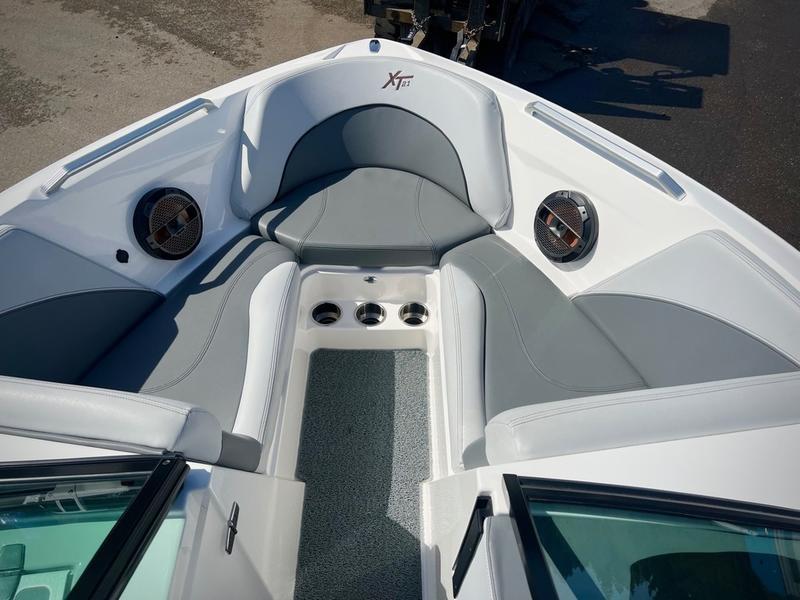 2019 MasterCraft XT21
