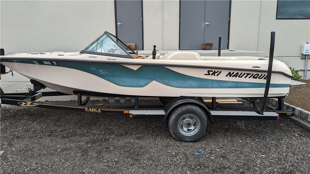 2001 Ski Nautique 196 Open Bow