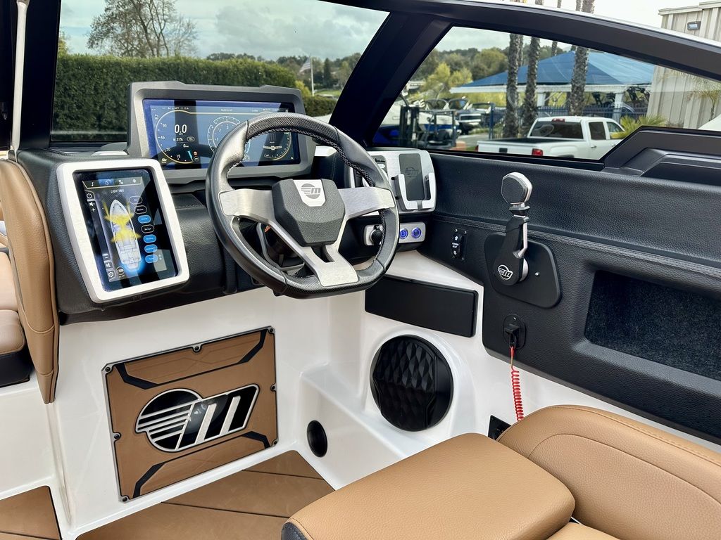 2022 Malibu Boats 25 LSV