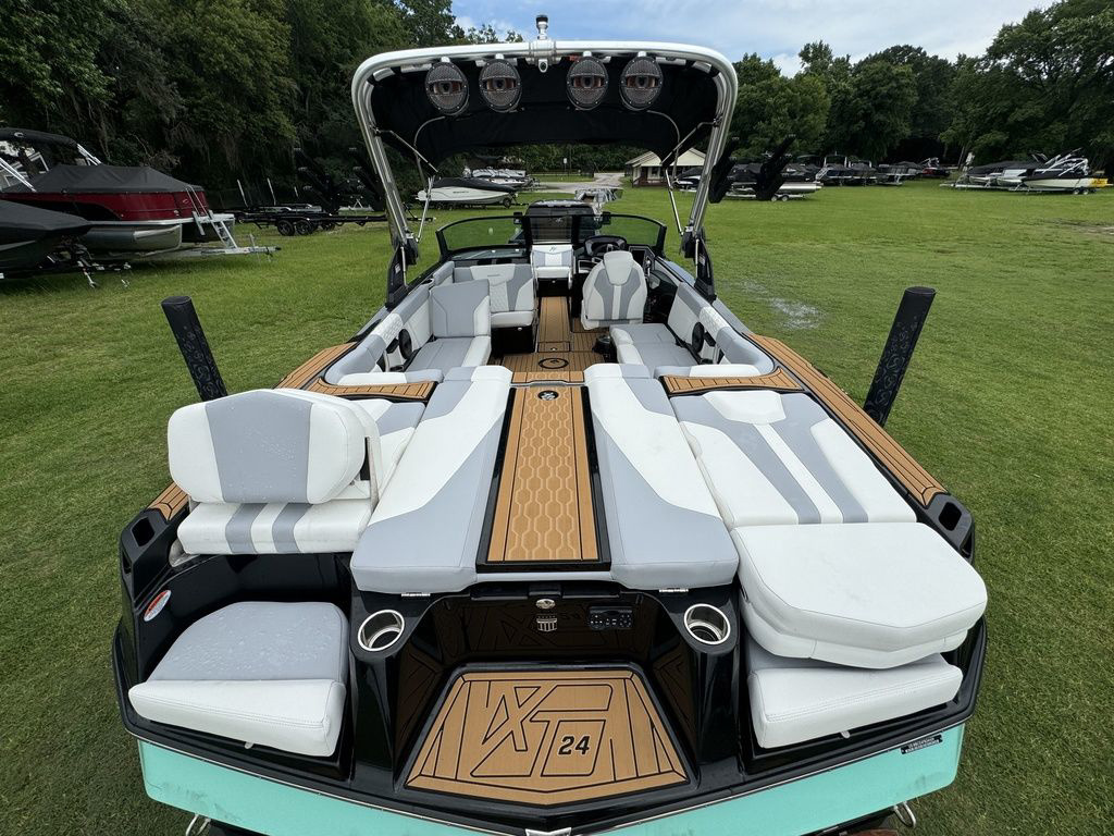 2024 MasterCraft XT24