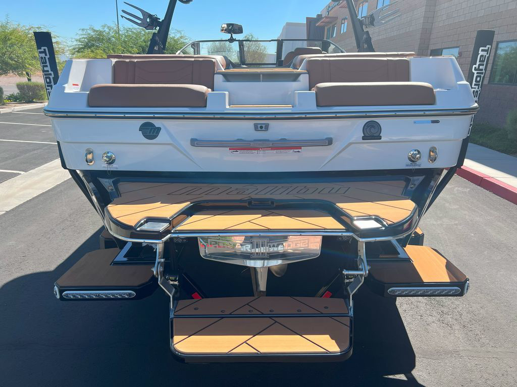 2025 Malibu 23 LSV