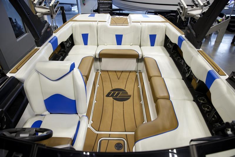 2021 Malibu 23 LSV