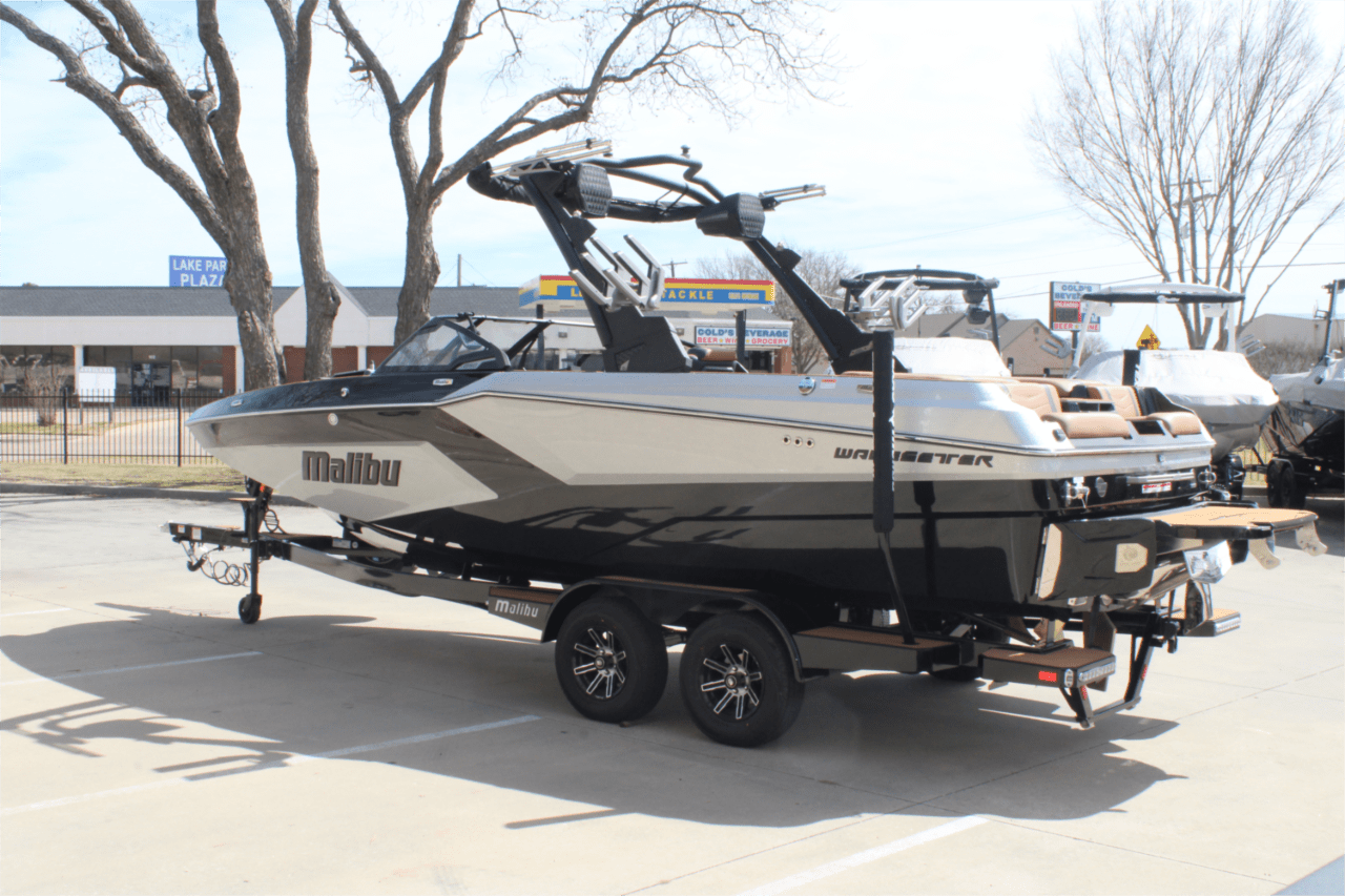 2025 Malibu 23 MXZ