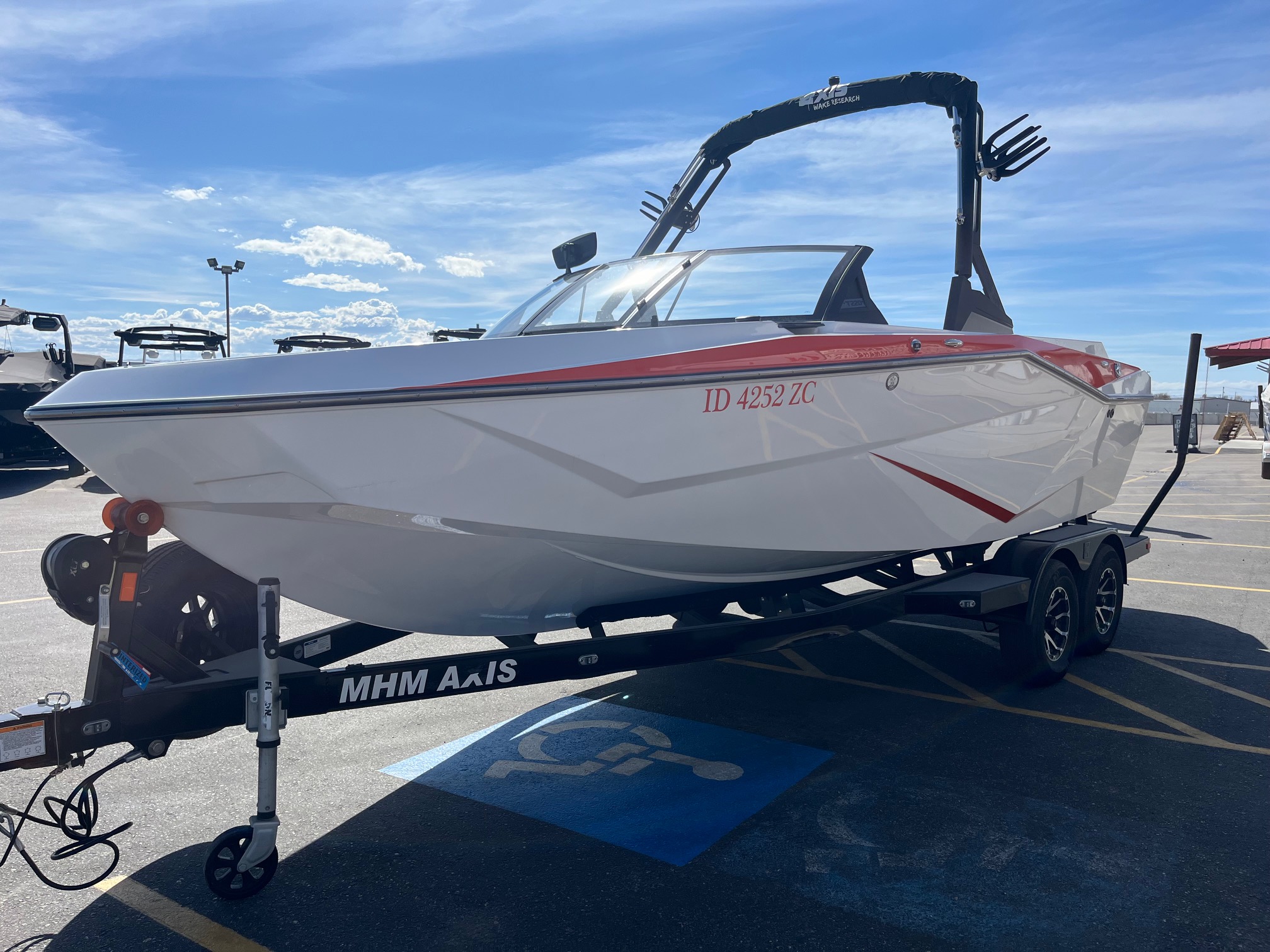 2022 Axis Wake T220