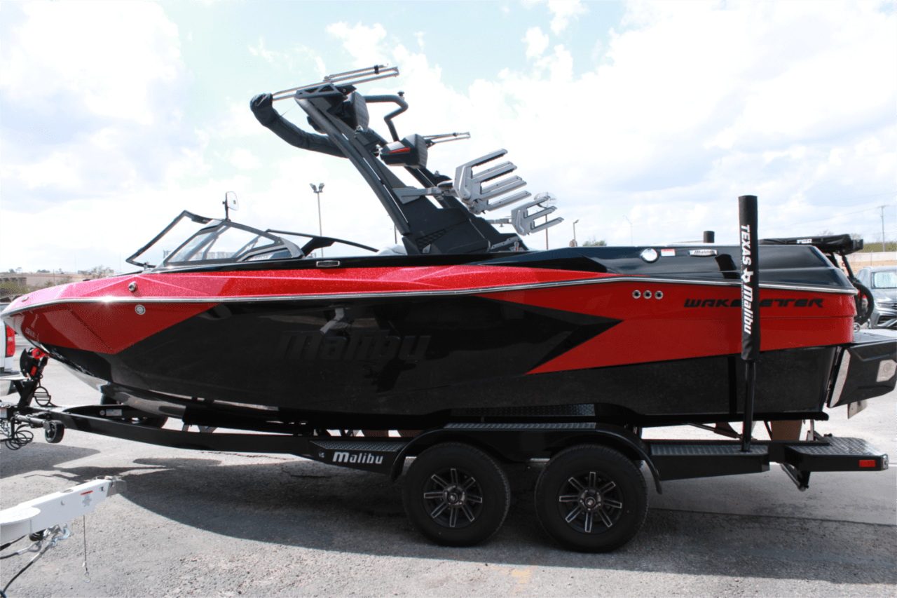 2025 Malibu 23 LSV