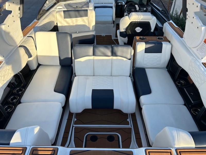 2025 Malibu 24 MXZ