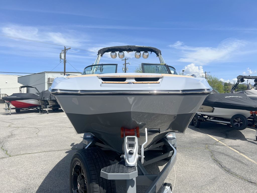 2023 MasterCraft X24