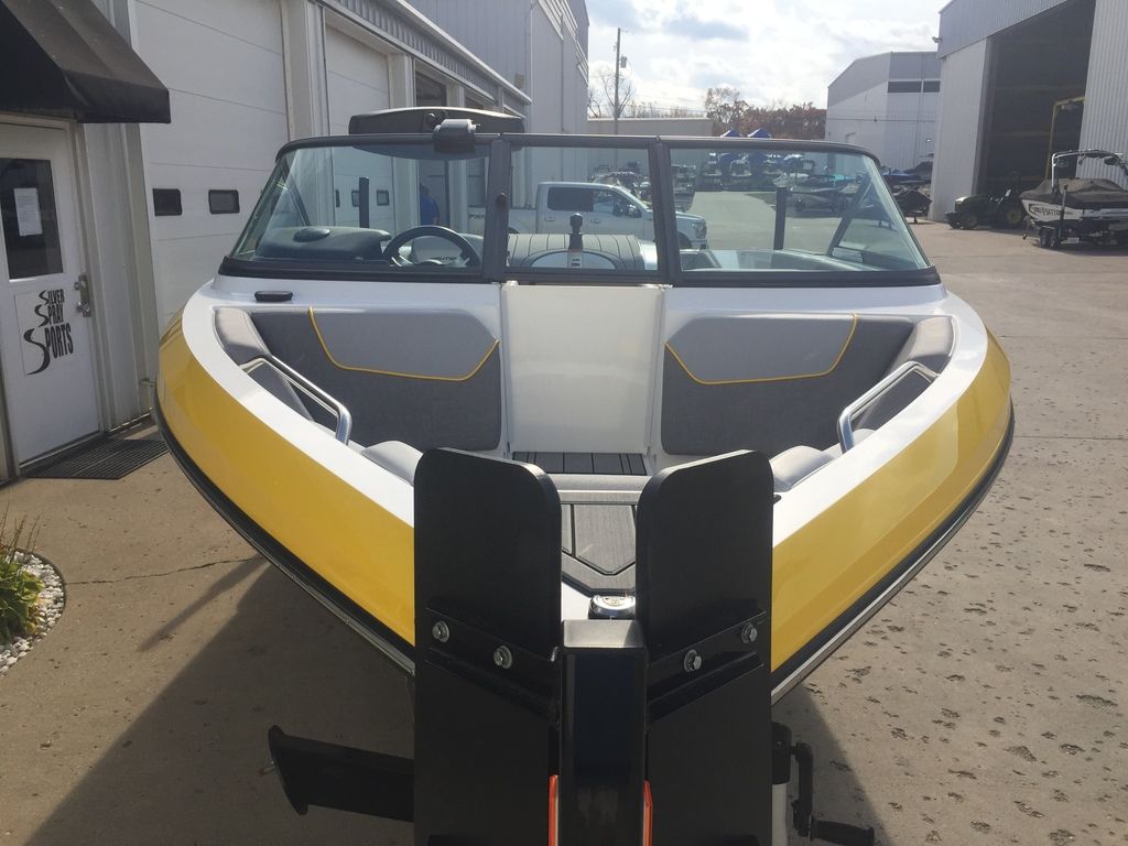 2022 Nautique 200