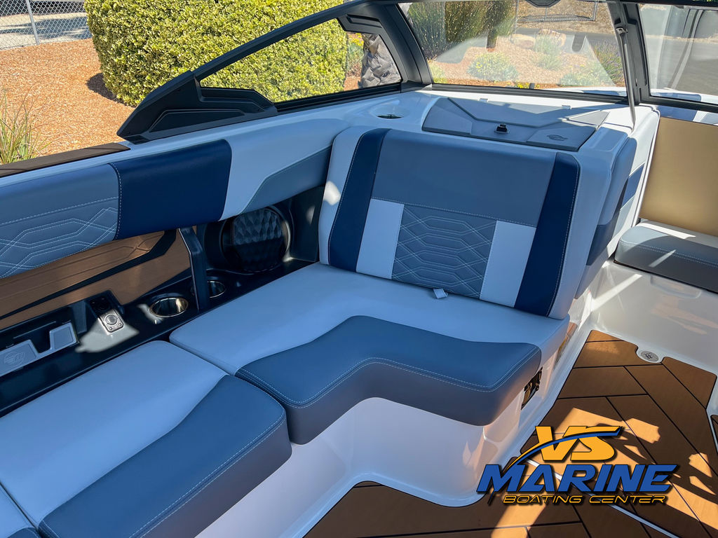 2024 Malibu Boats 25 LSV