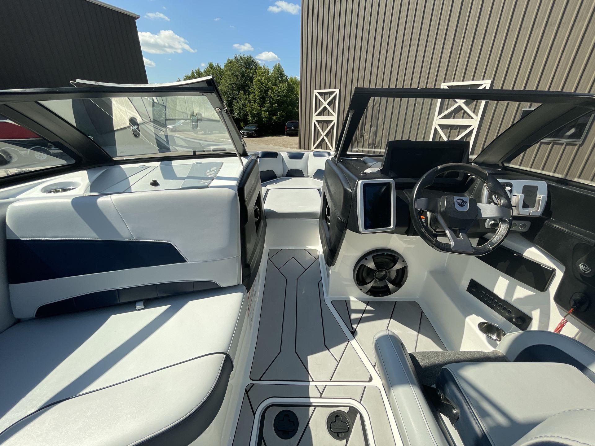 2021 Malibu 22 LSV