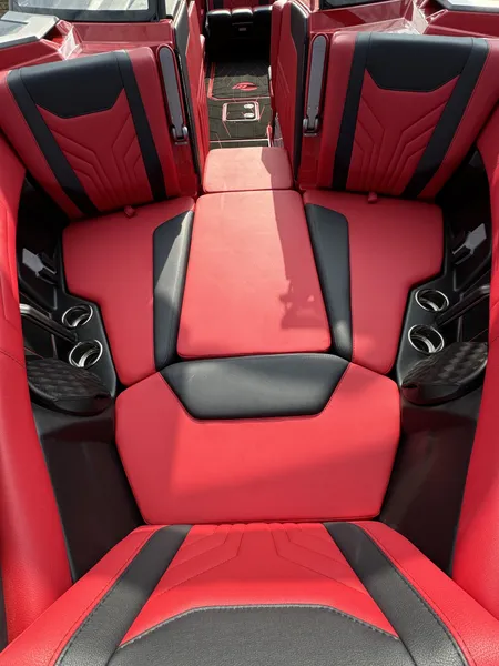 2025 Malibu 25 LSV