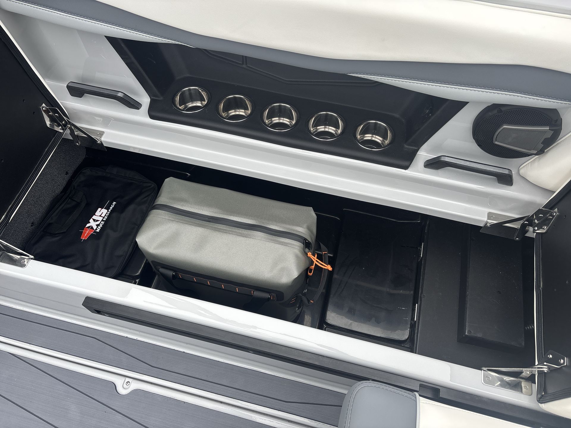 2025 Axis A225 Icon