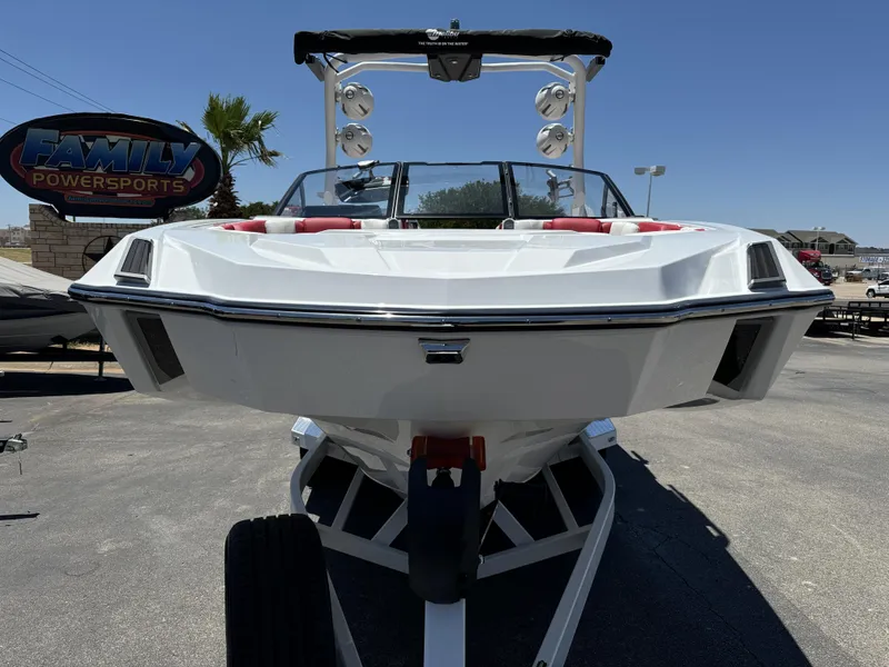 2025 Malibu M242