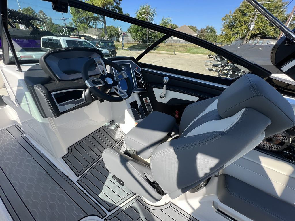 2024 MasterCraft XT20