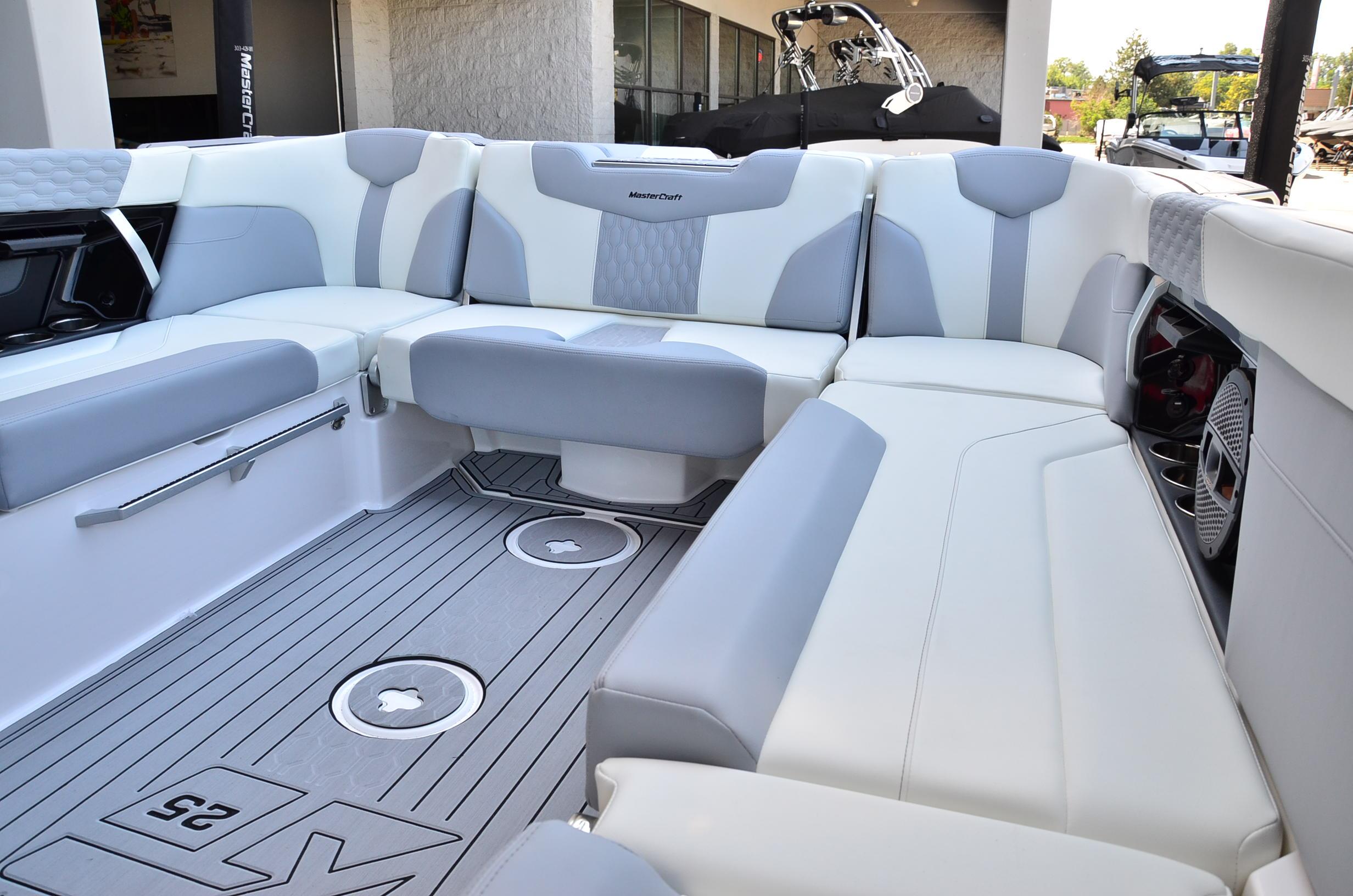 2024 MasterCraft XT25 – LOADED! Model Year End Sale! LOWEST PRICED XT25 IN THE COUNTRY!
