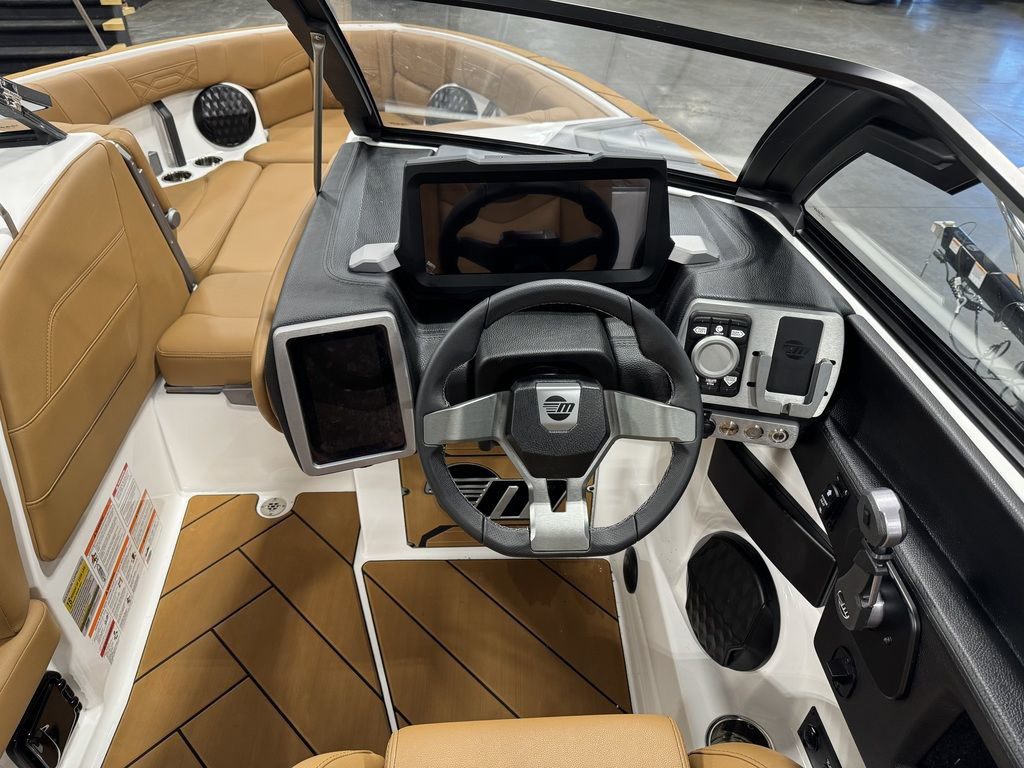 2024 Malibu 25 LSV