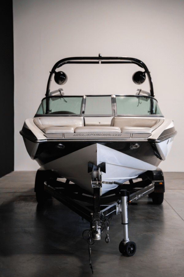 2013 Supreme V226 &#8211; Black / White