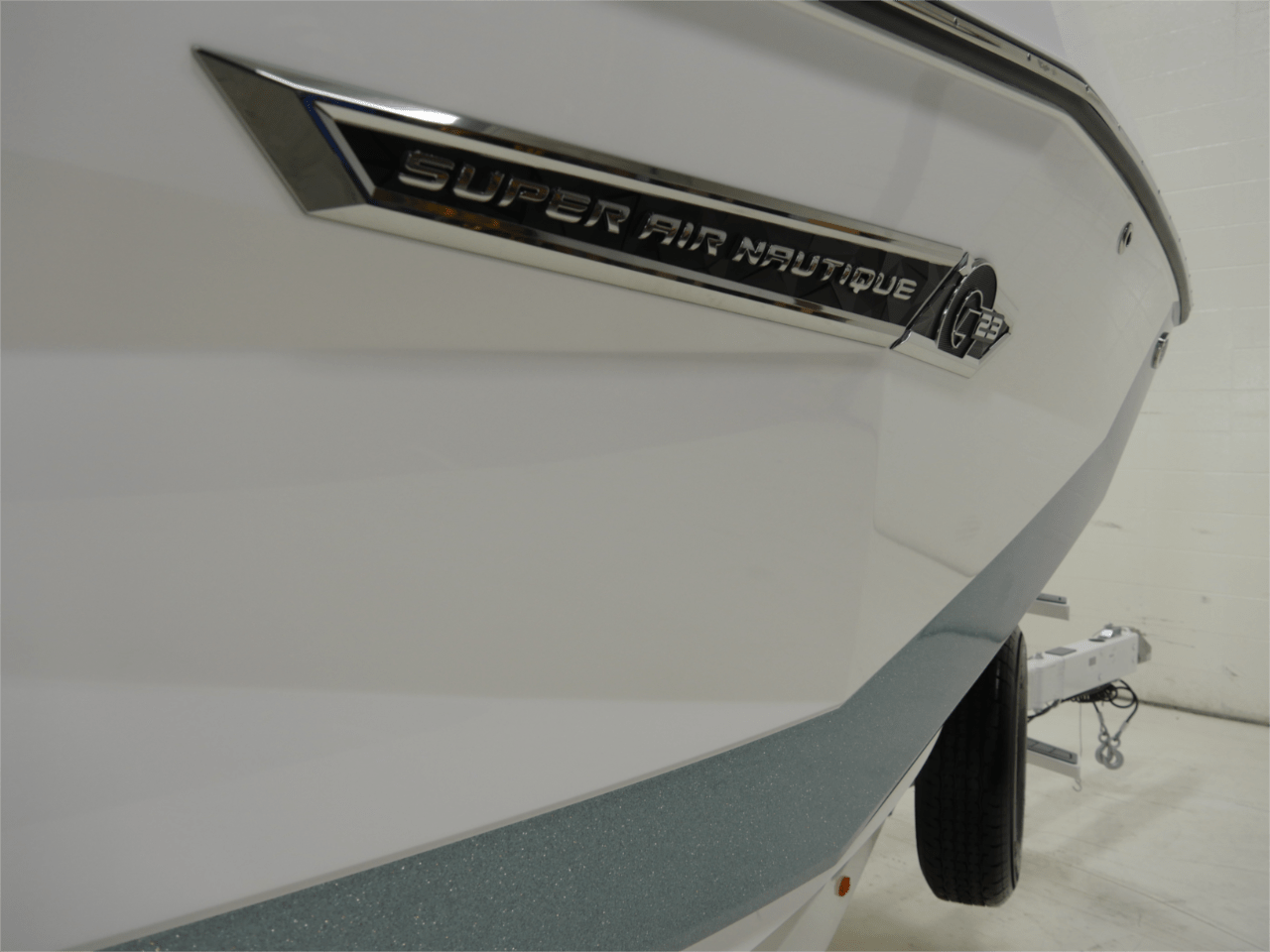 2025 Nautique G23 – Steel Blue/Mystic White