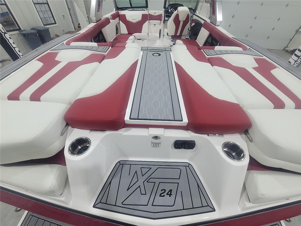2024 MasterCraft XT24