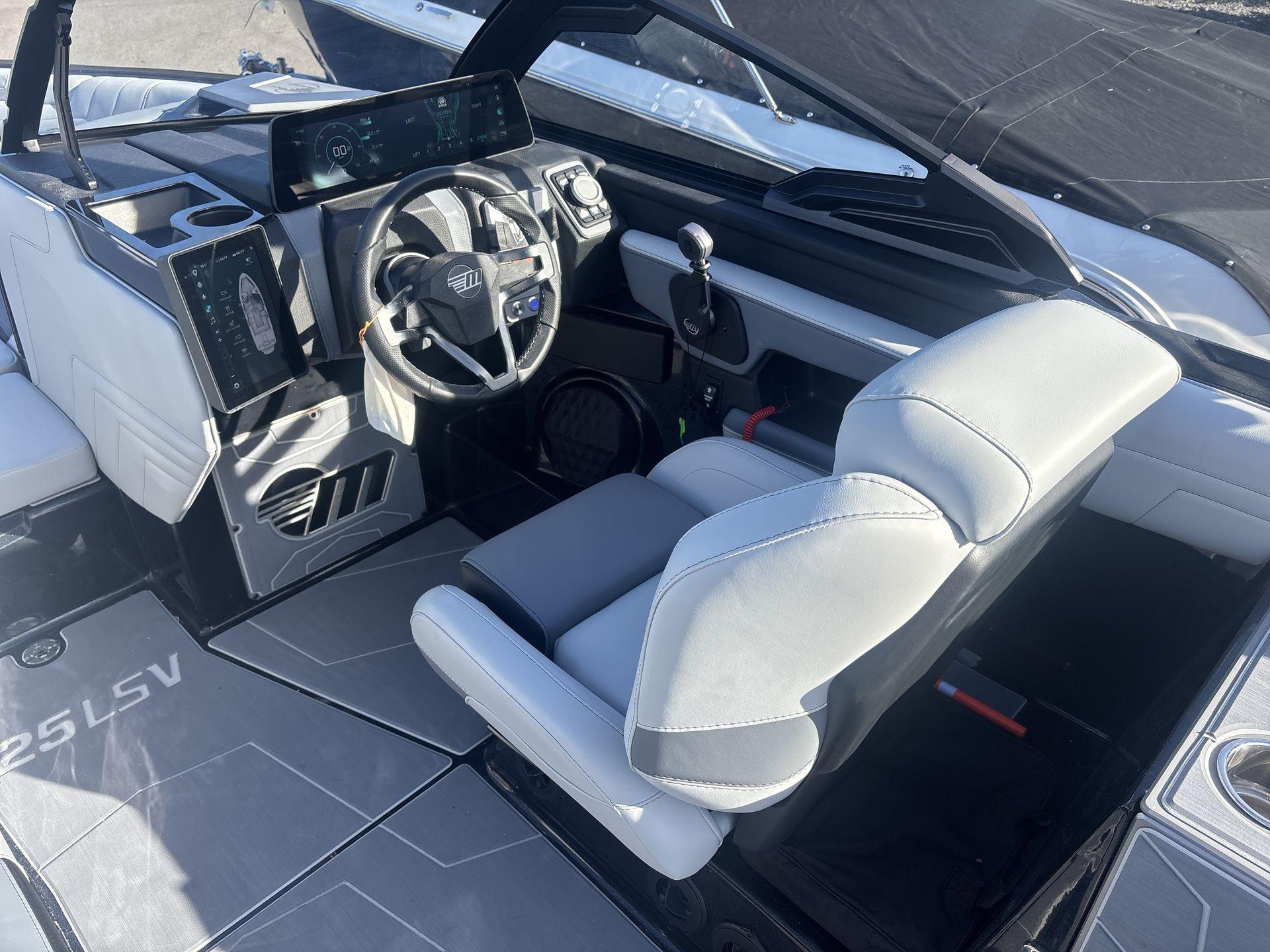 2025 Malibu 25LSV