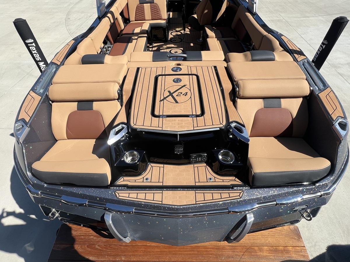 2021 MasterCraft X24