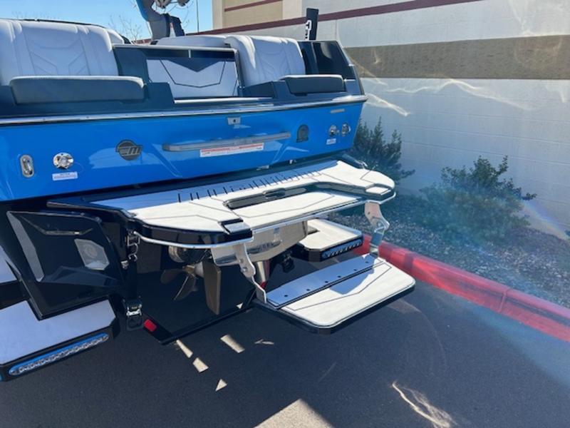 2025 Malibu 25 LSV