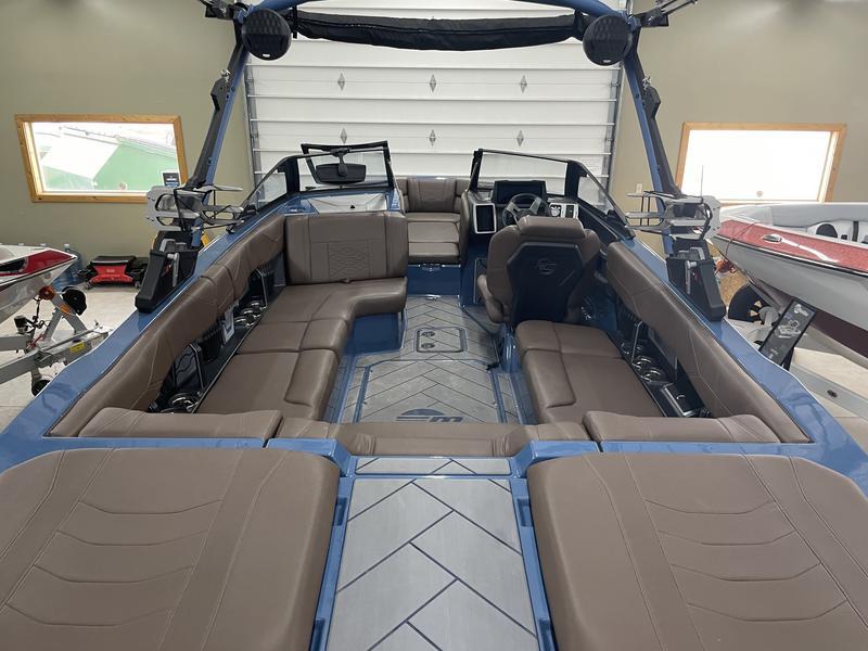 2024 Malibu 23 LSV