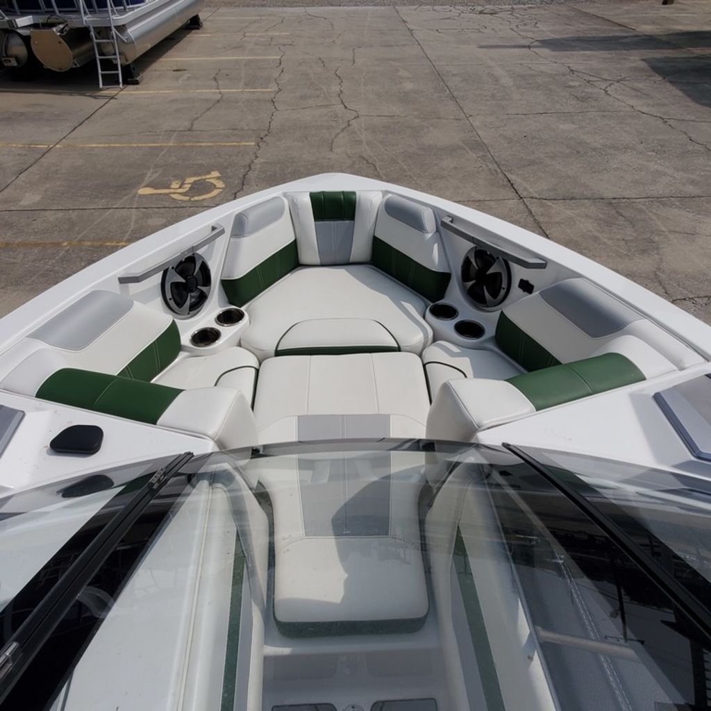 2021 Malibu Boats 20 VTX