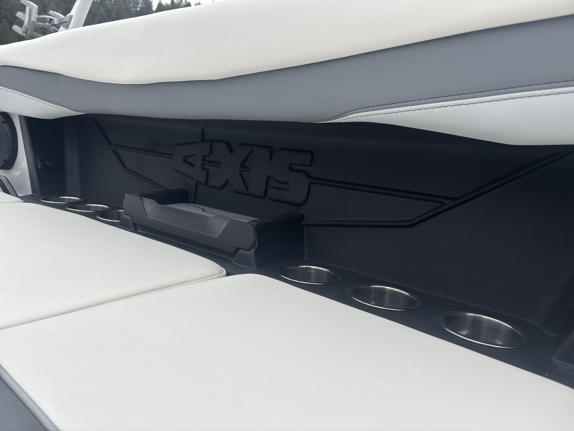 2025 Axis A225 Icon