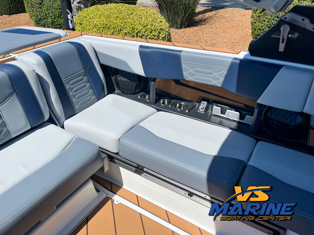2024 Malibu Boats 25 LSV