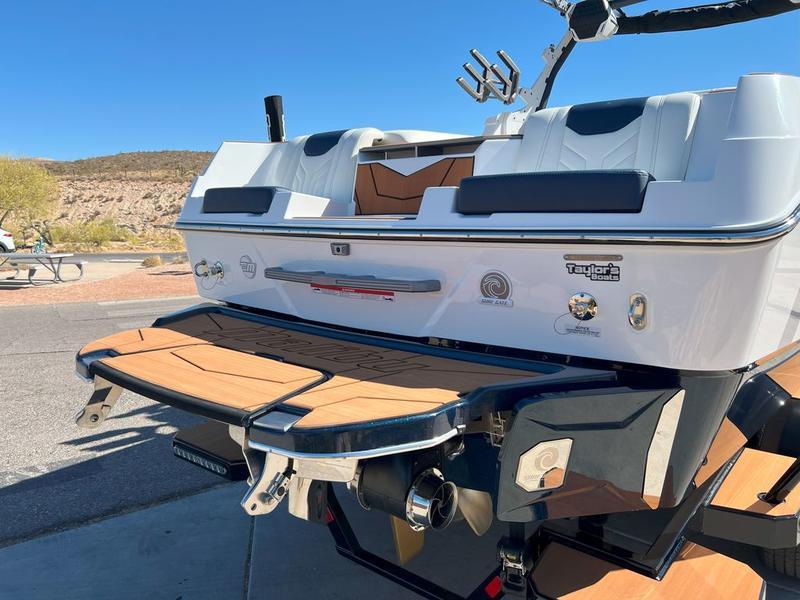 2025 Malibu 25 LSV