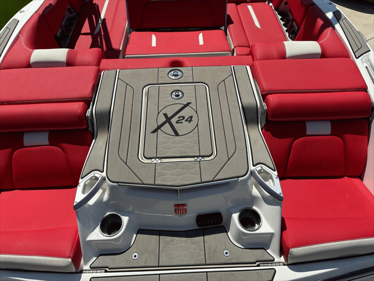 2019 MasterCraft X24