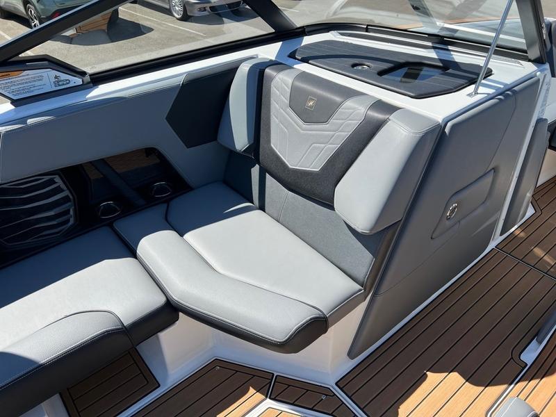 2021 Nautique G23