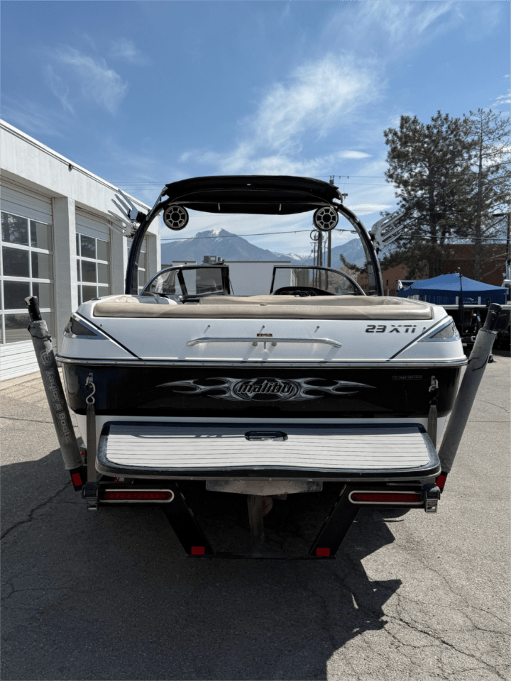 2005 23′ Malibu “Wakesetter XTI”