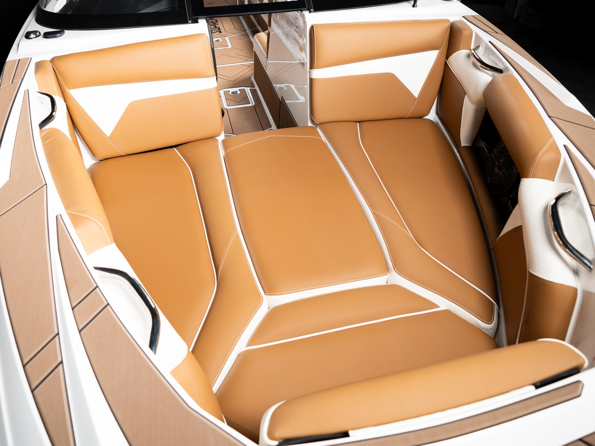 2025 Supreme S240 &#8211; White Frost / Castano Brown Interior