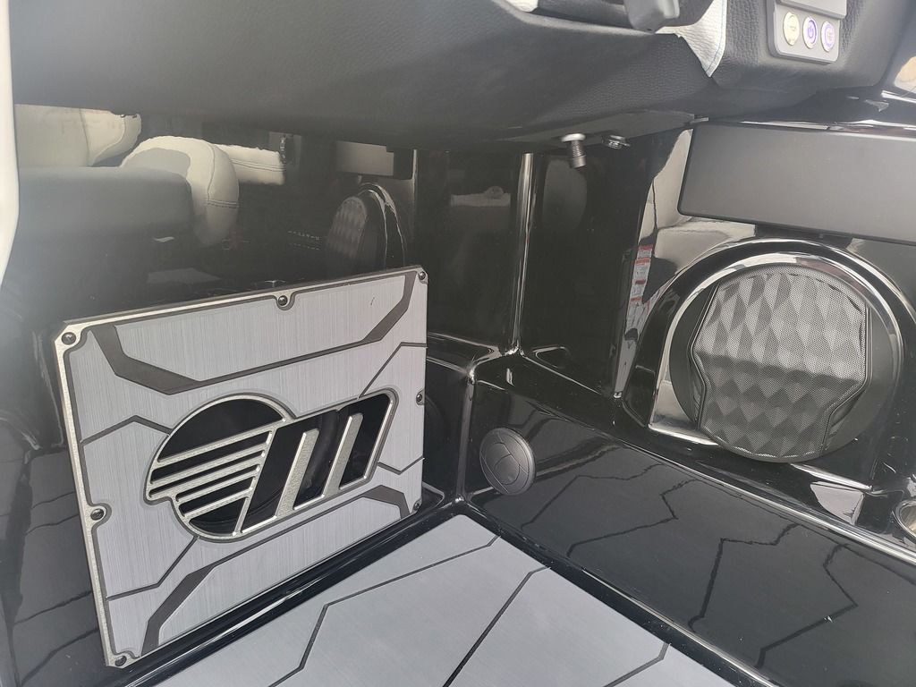 2025 Malibu Boats 24 MXZ Icon