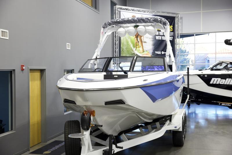 2025 Axis T250