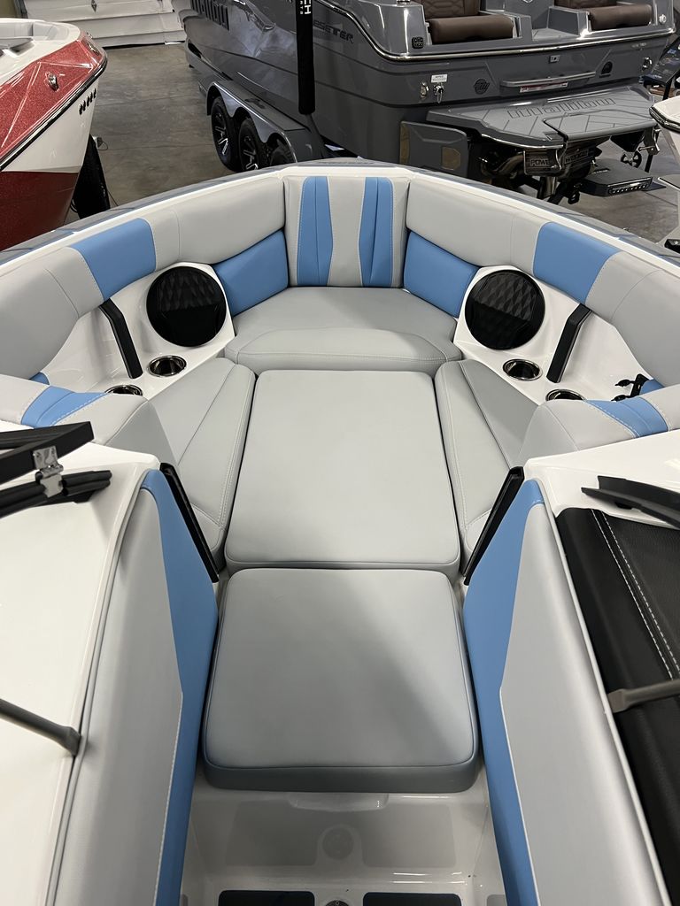 2024 malibu boats 22-LSV