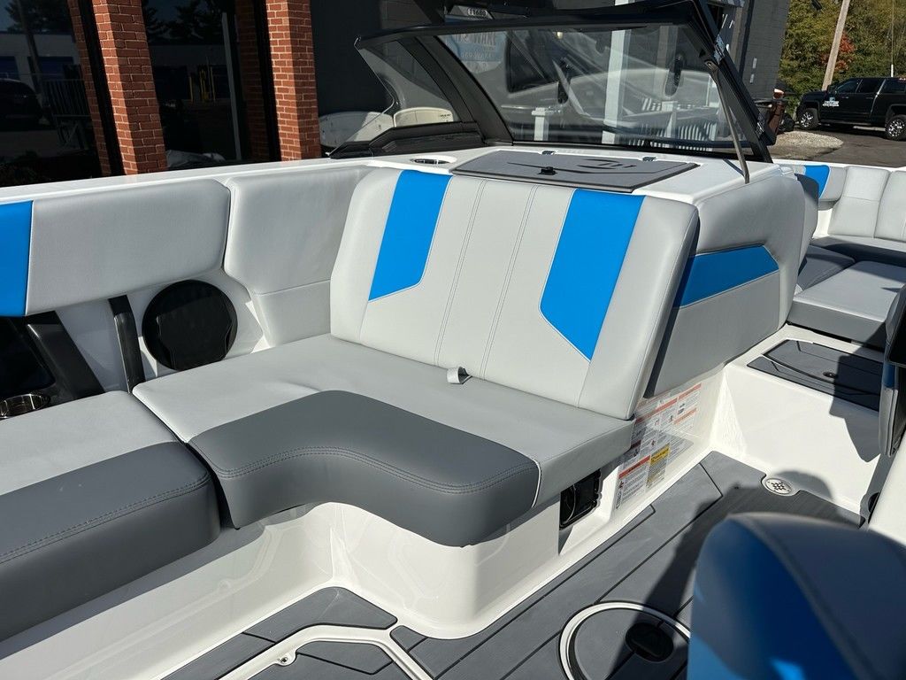 2025 Malibu Boats 21 LX