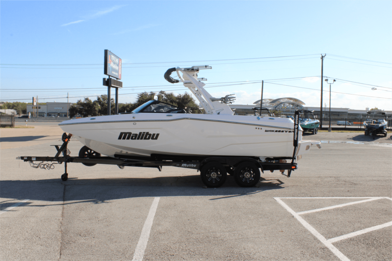 2025 Malibu 22 MXZ