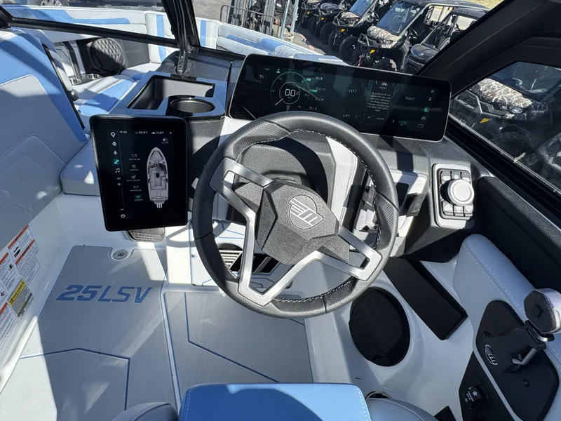 2025 Malibu 25 LSV