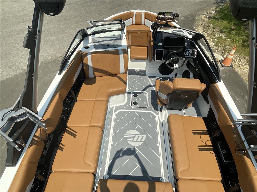 2023 Malibu 22 LSV