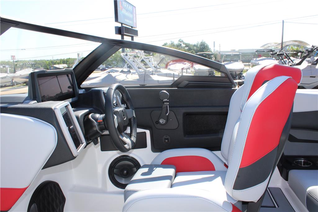 2023 Malibu 22 LSV