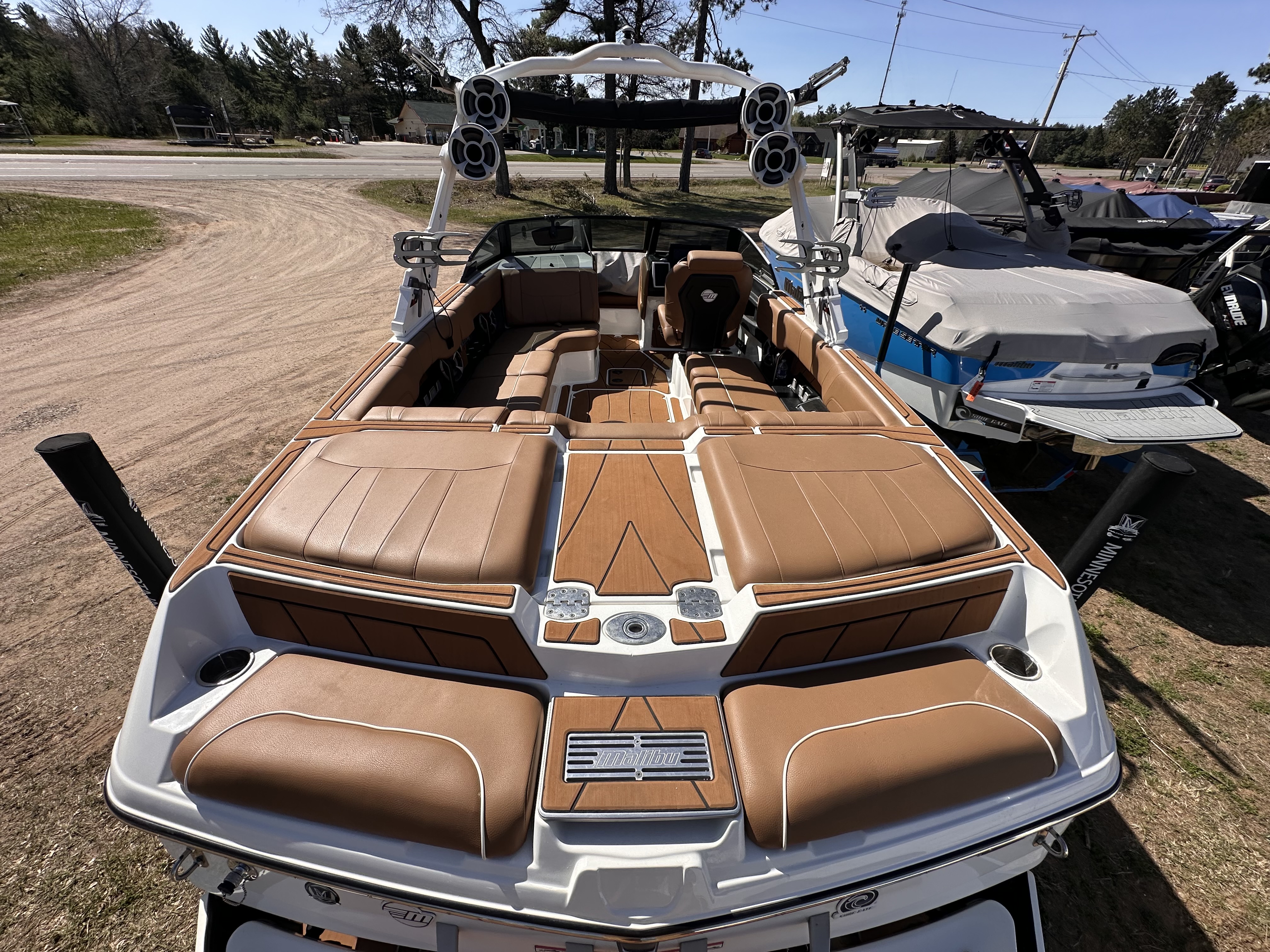 2021 Malibu 23 LSV M6Di